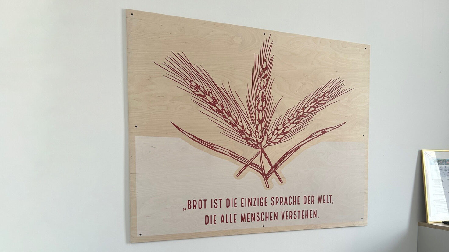 Interspar Bäckerei Wandgestaltung mit Holzbild