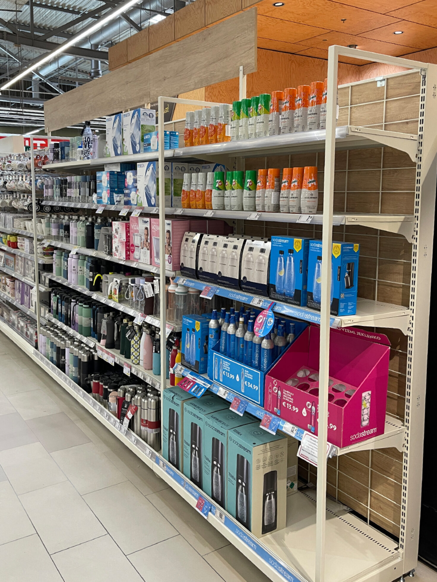 Interspar Ljubljana Regal Haushalt 02