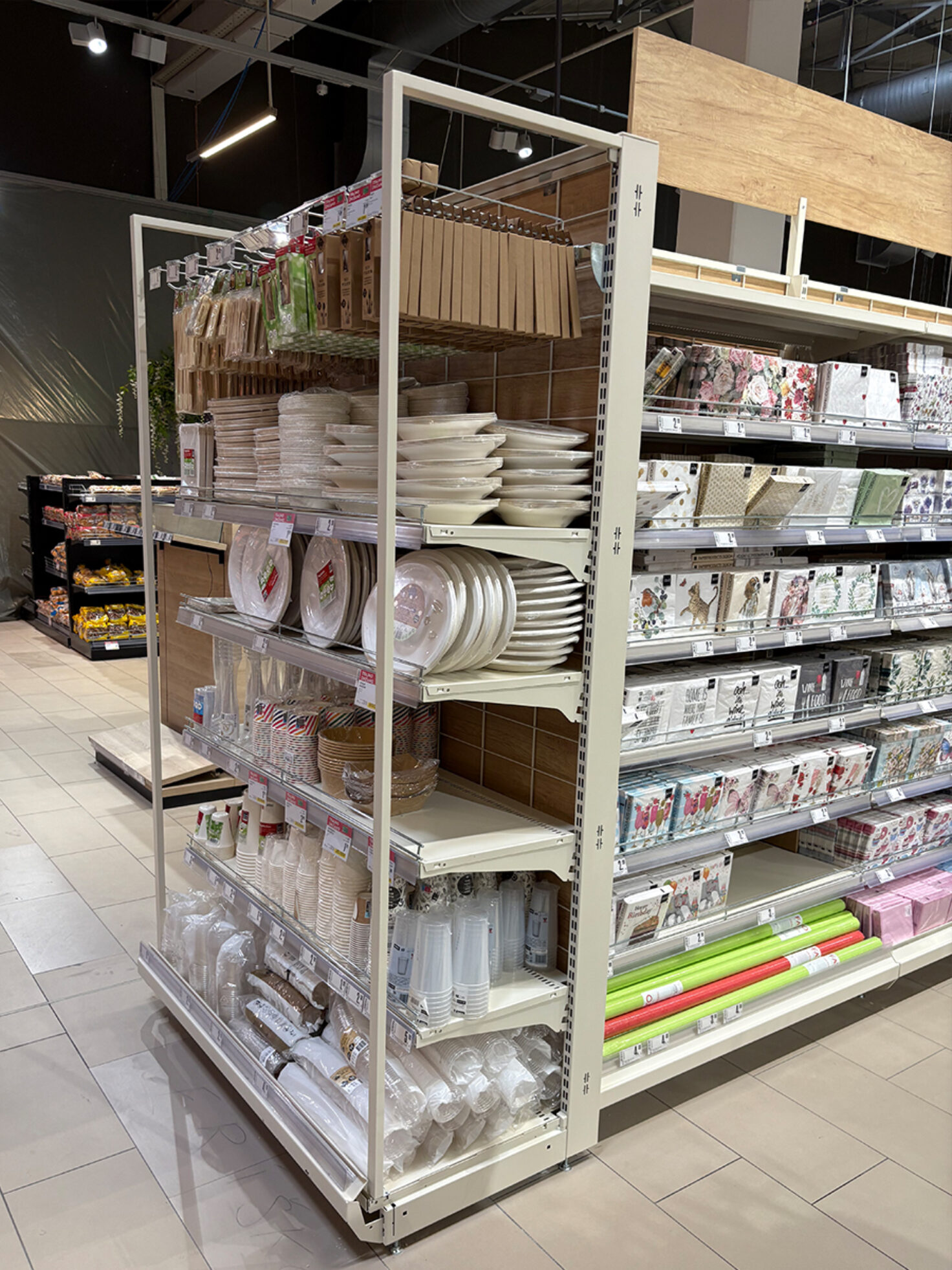 Interspar Ljubljana Regal Haushalt 03