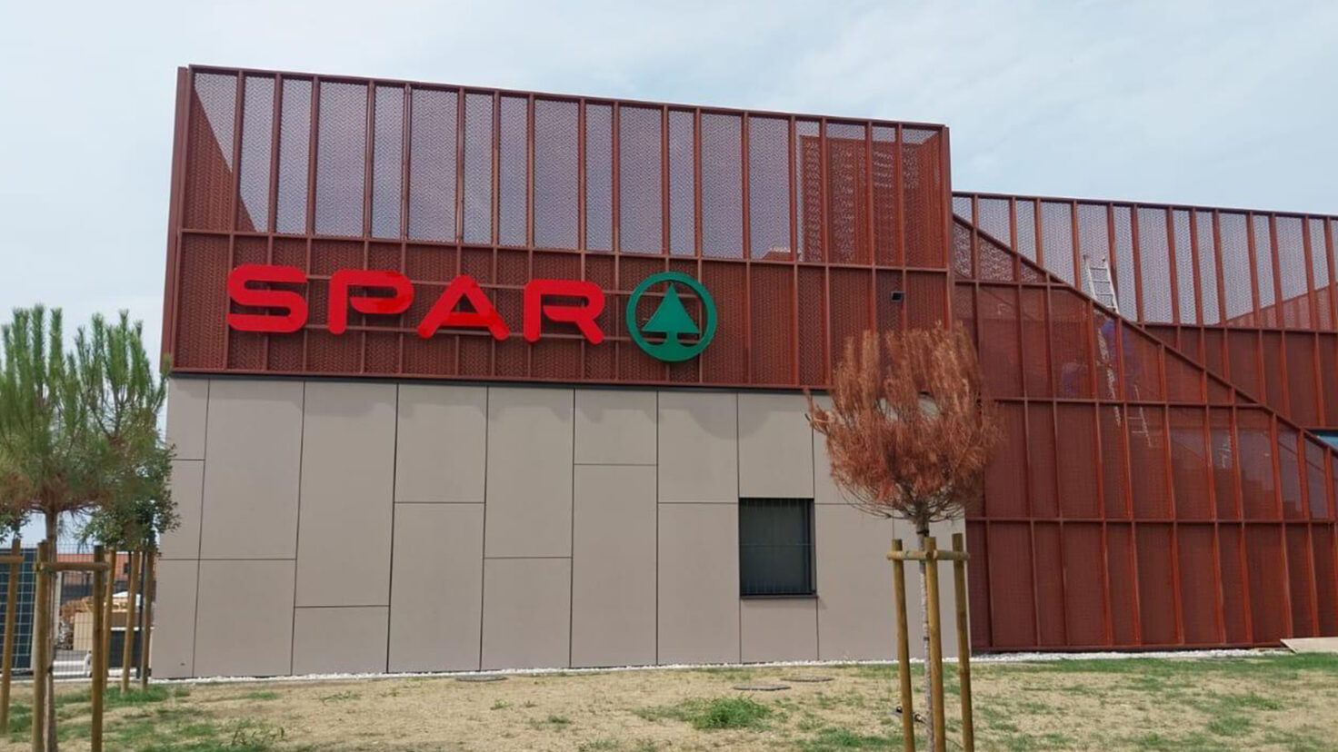 Leuchtschrift an der Fassade