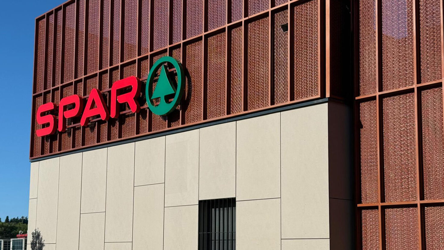 Leuchtschrift an der Fassade