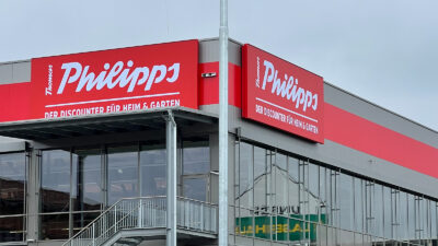 Leuchtschilder an der Fassade