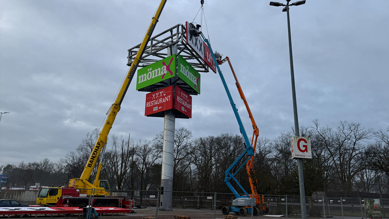 XXXLutz Rangsdorf Leuchtschilder Turm Montage